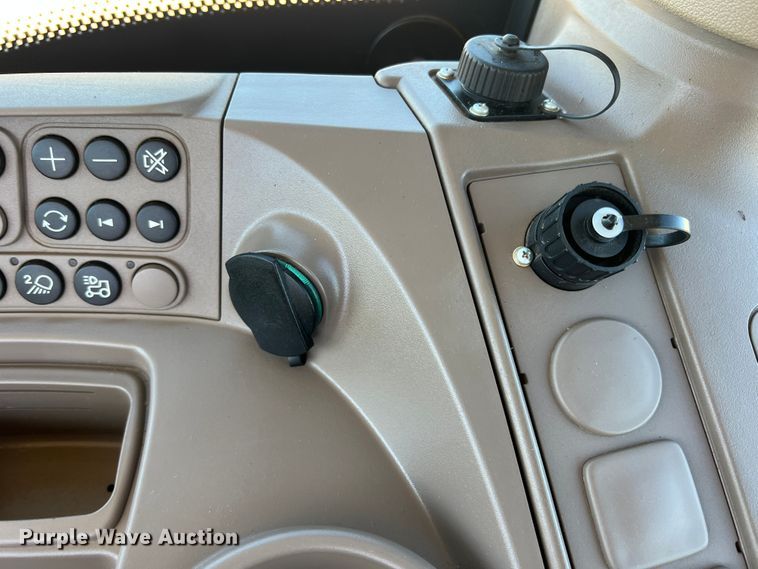 image for item MQ9838 2012 John Deere 6115R  MFWD tractor