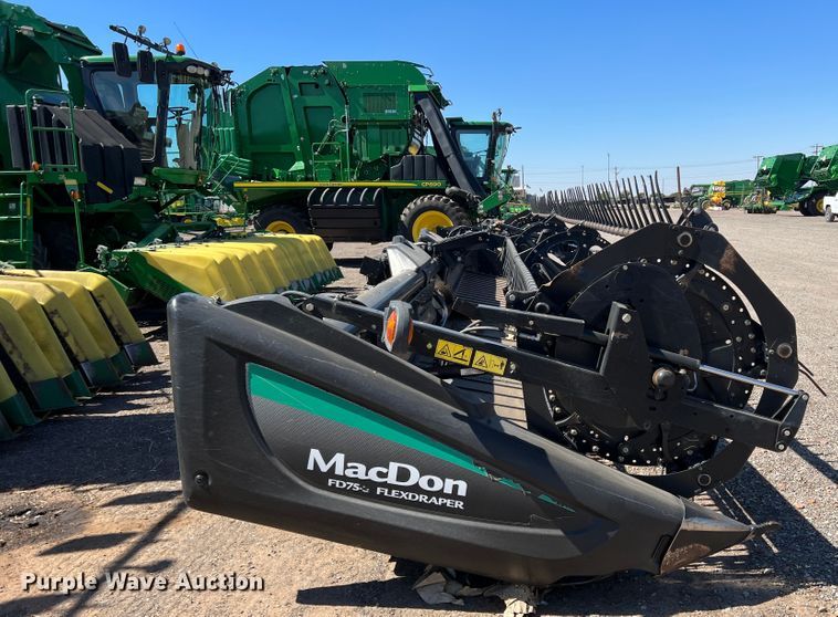 image for item MQ9840 2016 MacDon FD75-S  flex draper head