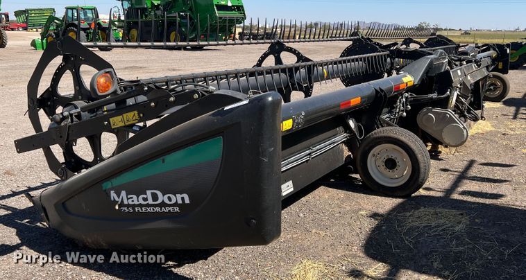 image for item MQ9840 2016 MacDon FD75-S  flex draper head