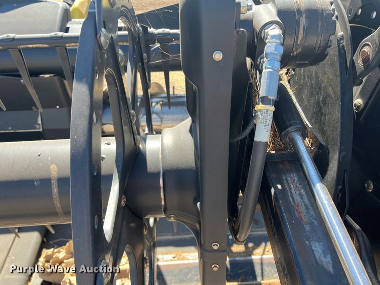 image for item MQ9840 2016 MacDon FD75-S  flex draper head