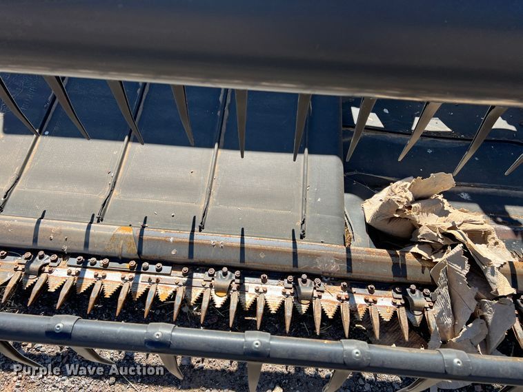 image for item MQ9840 2016 MacDon FD75-S  flex draper head