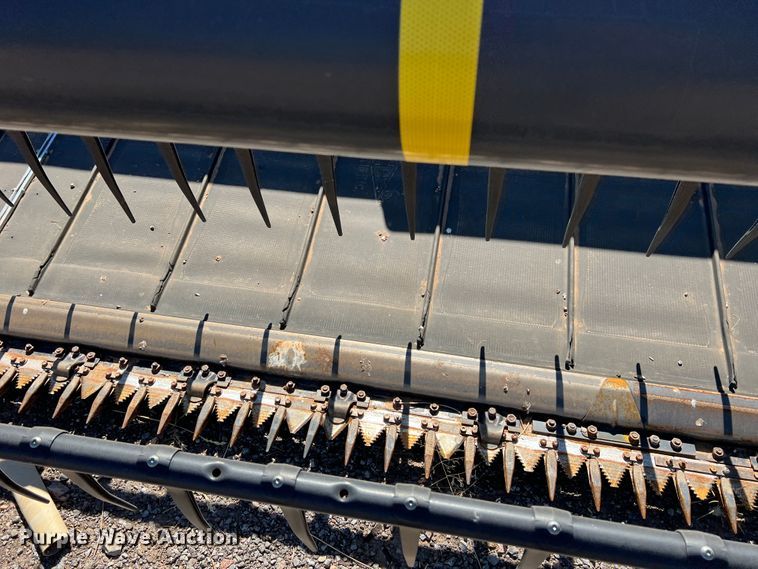 image for item MQ9840 2016 MacDon FD75-S  flex draper head