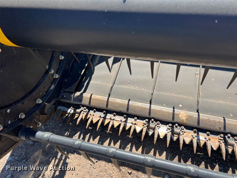 image for item MQ9840 2016 MacDon FD75-S  flex draper head