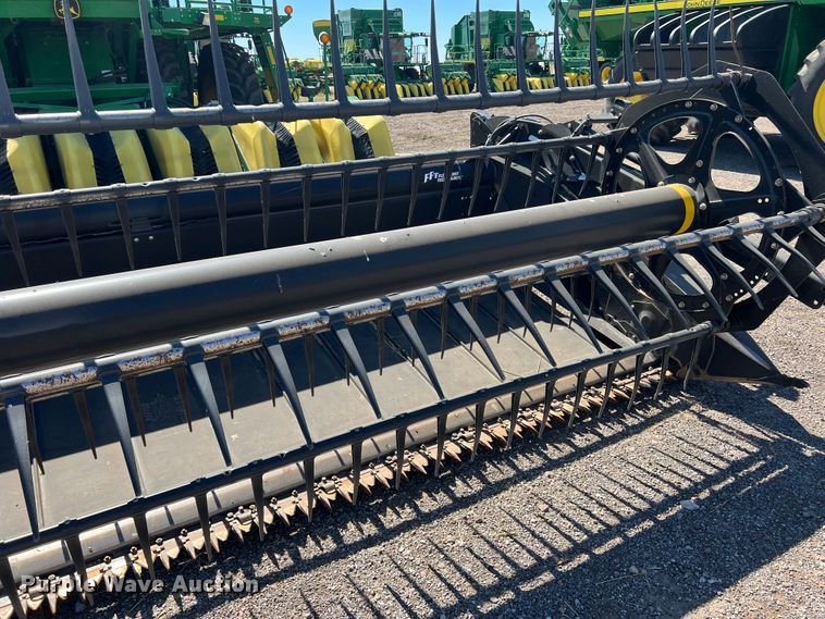 image for item MQ9840 2016 MacDon FD75-S  flex draper head