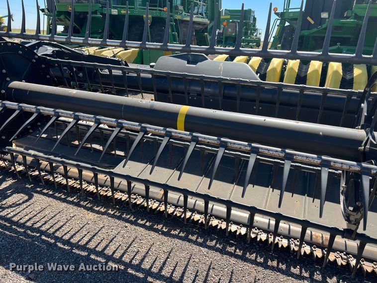 image for item MQ9840 2016 MacDon FD75-S  flex draper head