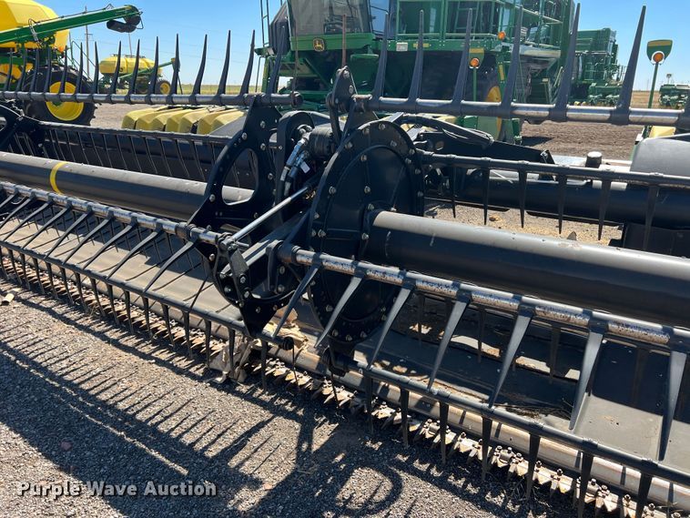 image for item MQ9840 2016 MacDon FD75-S  flex draper head