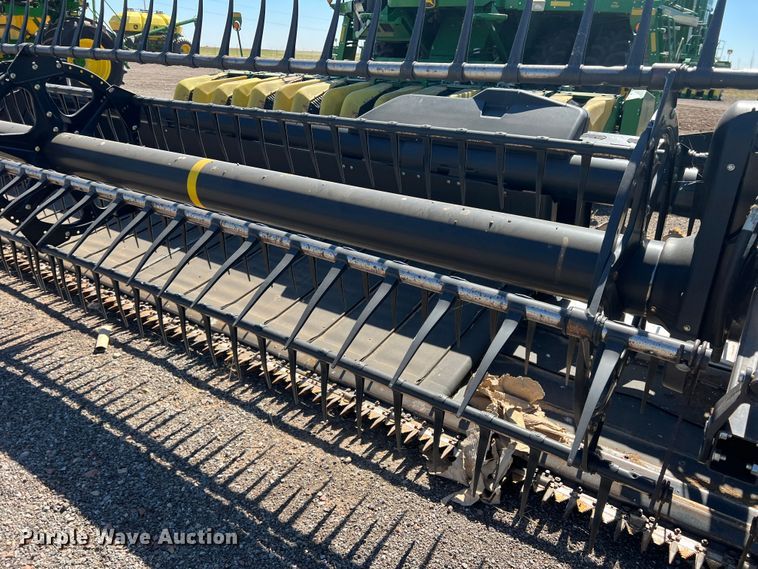 image for item MQ9840 2016 MacDon FD75-S  flex draper head