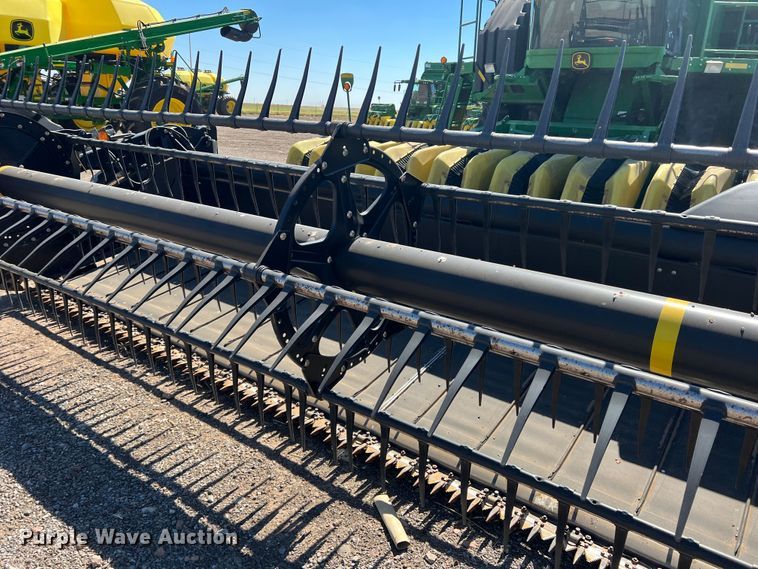 image for item MQ9840 2016 MacDon FD75-S  flex draper head