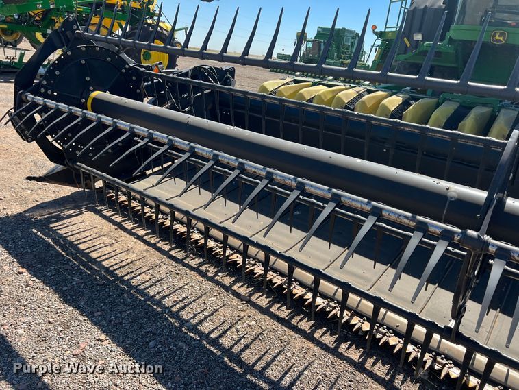 image for item MQ9840 2016 MacDon FD75-S  flex draper head