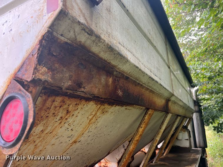 image for item MR9857 1989 International 8300  fertilizer delivery truck