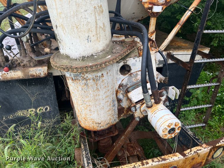 image for item MR9857 1989 International 8300  fertilizer delivery truck