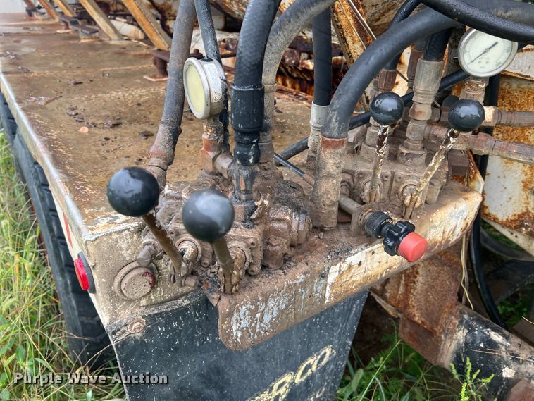 image for item MR9857 1989 International 8300  fertilizer delivery truck