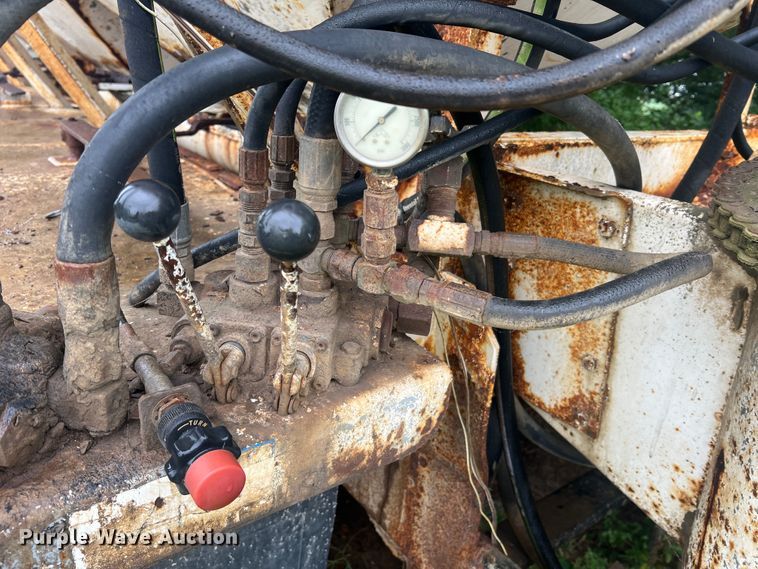 image for item MR9857 1989 International 8300  fertilizer delivery truck