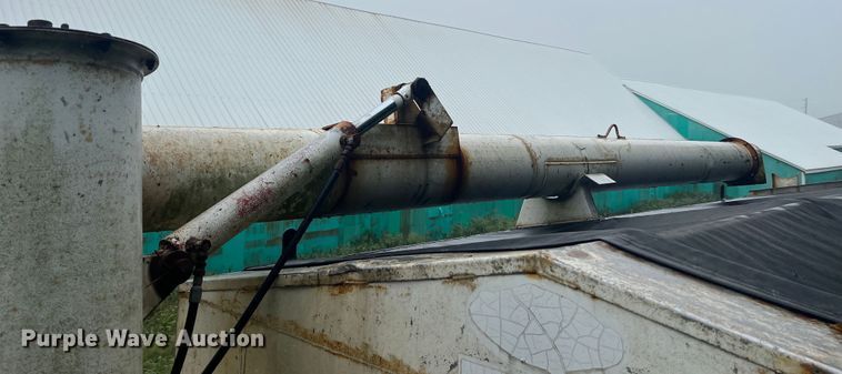 image for item MR9857 1989 International 8300  fertilizer delivery truck