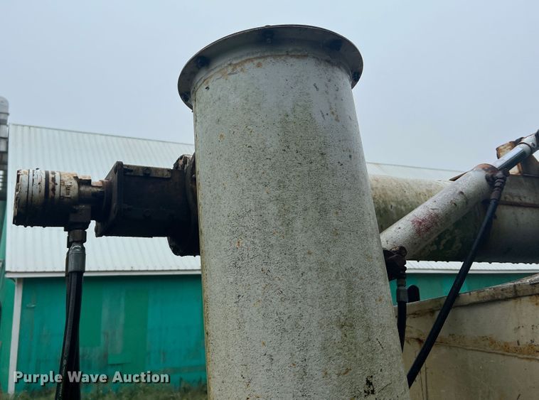 image for item MR9857 1989 International 8300  fertilizer delivery truck