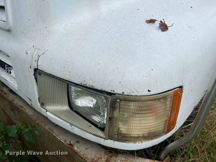 image for item MR9857 1989 International 8300  fertilizer delivery truck