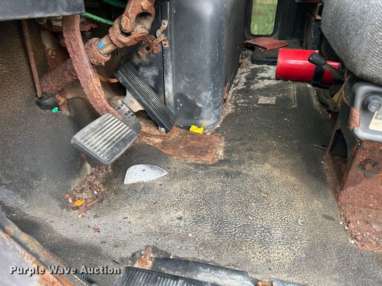 image for item MR9857 1989 International 8300  fertilizer delivery truck