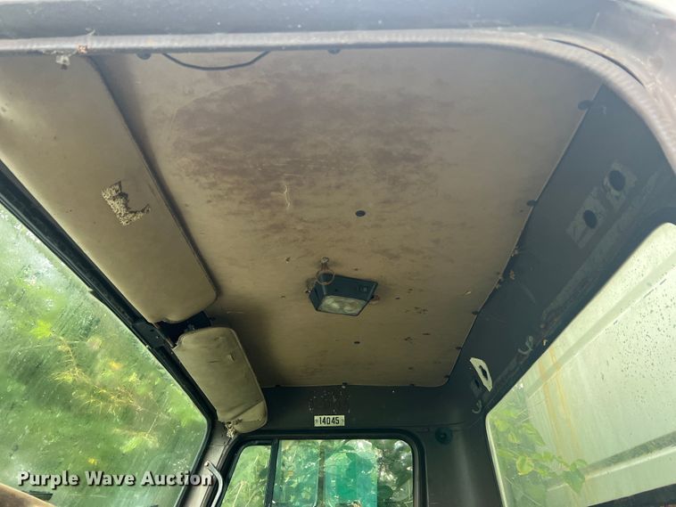 image for item MR9857 1989 International 8300  fertilizer delivery truck