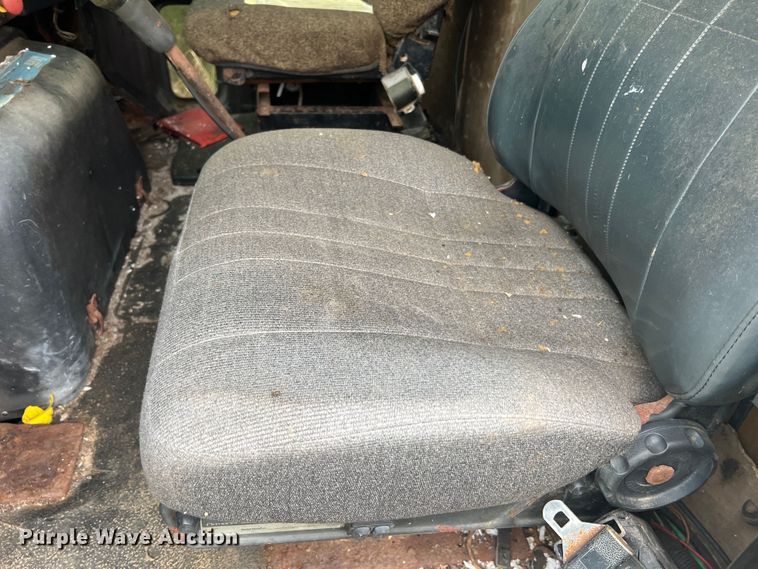 image for item MR9857 1989 International 8300  fertilizer delivery truck