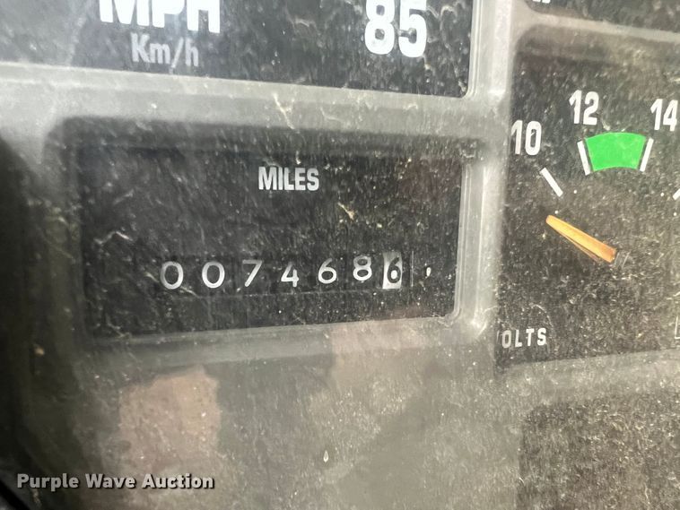 image for item MR9857 1989 International 8300  fertilizer delivery truck