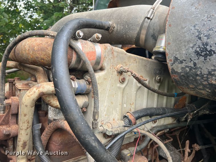 image for item MR9857 1989 International 8300  fertilizer delivery truck