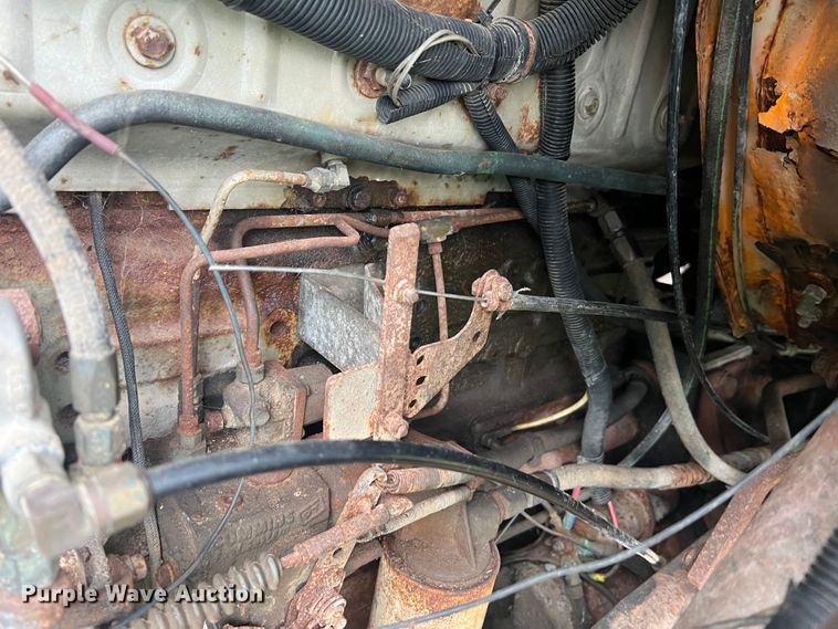 image for item MR9857 1989 International 8300  fertilizer delivery truck