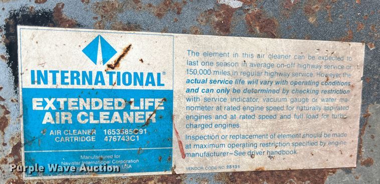 image for item MR9857 1989 International 8300  fertilizer delivery truck