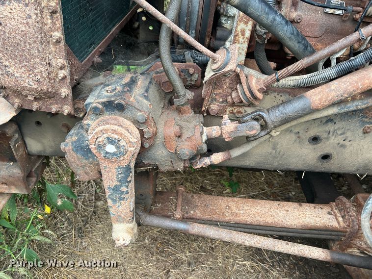 image for item MR9857 1989 International 8300  fertilizer delivery truck