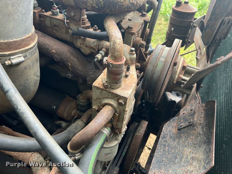 image for item MR9857 1989 International 8300  fertilizer delivery truck