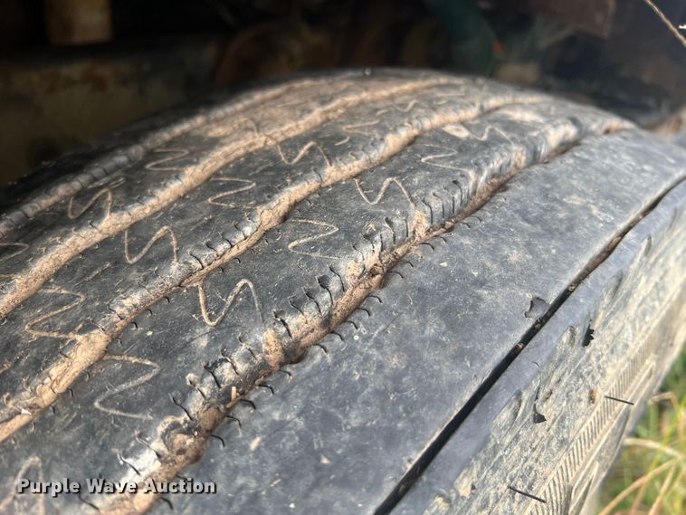 image for item MR9857 1989 International 8300  fertilizer delivery truck