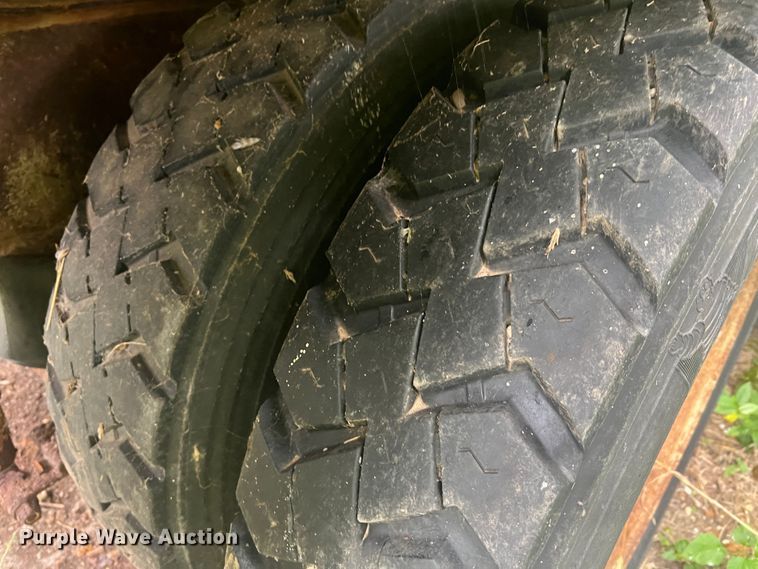 image for item MR9857 1989 International 8300  fertilizer delivery truck