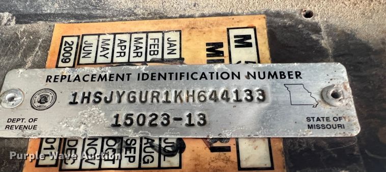 image for item MR9857 1989 International 8300  fertilizer delivery truck