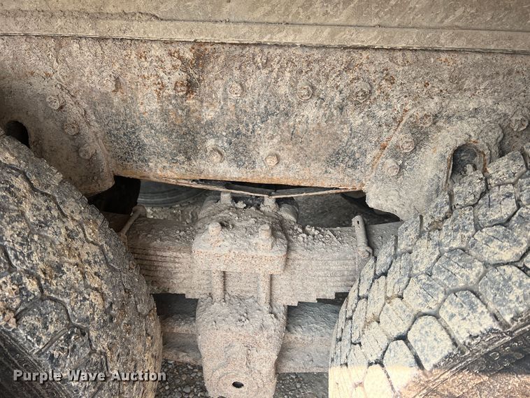 image for item MR9881 1997 International 4900  feed delivery truck