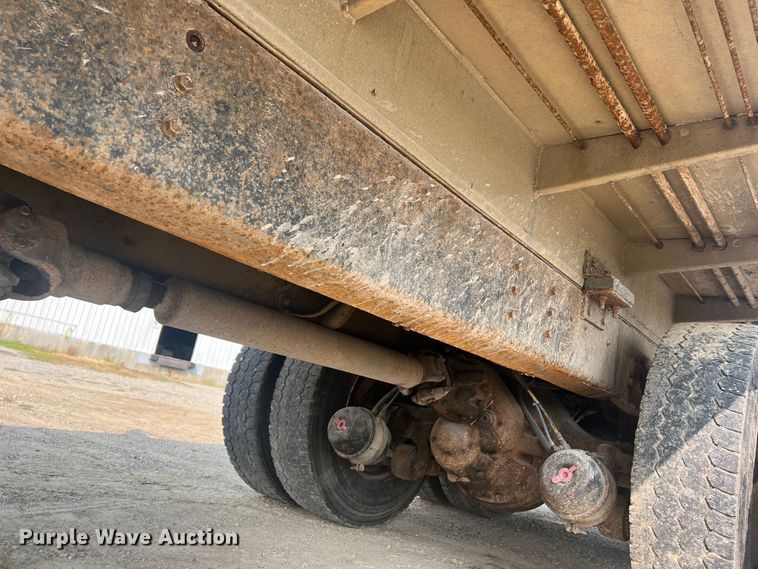 image for item MR9881 1997 International 4900  feed delivery truck