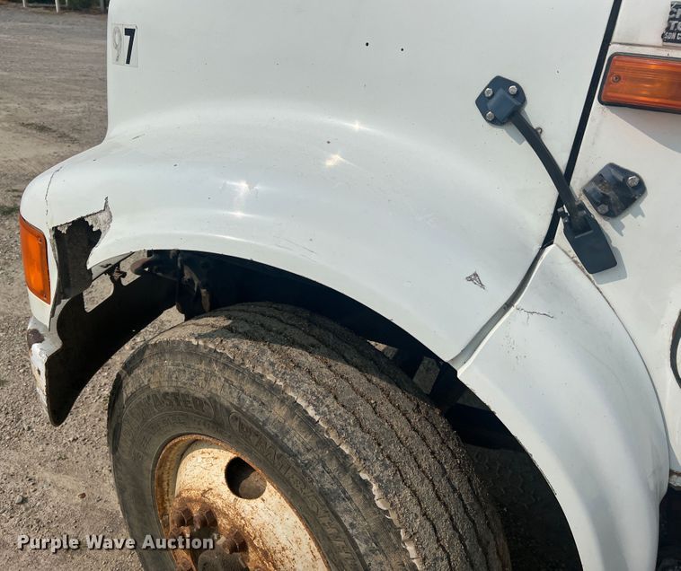 image for item MR9881 1997 International 4900  feed delivery truck