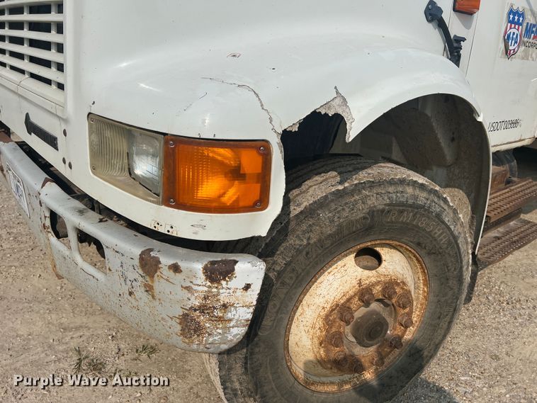 image for item MR9881 1997 International 4900  feed delivery truck