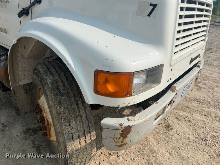 image for item MR9881 1997 International 4900  feed delivery truck