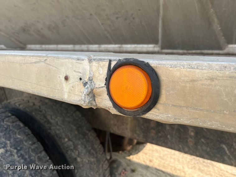 image for item MR9881 1997 International 4900  feed delivery truck