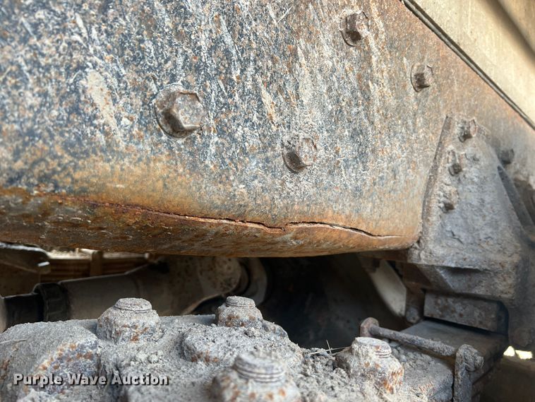 image for item MR9881 1997 International 4900  feed delivery truck