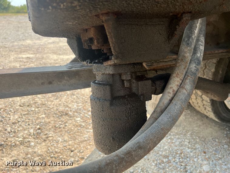 image for item MR9881 1997 International 4900  feed delivery truck