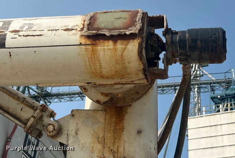 image for item MR9881 1997 International 4900  feed delivery truck