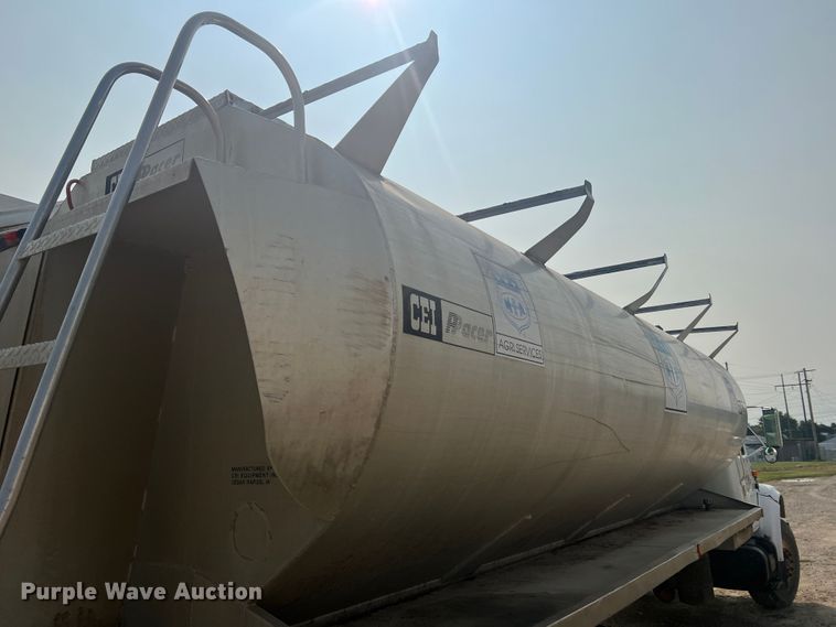 image for item MR9881 1997 International 4900  feed delivery truck