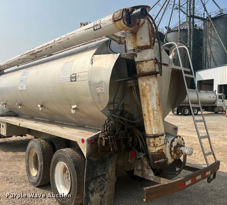 image for item MR9881 1997 International 4900  feed delivery truck