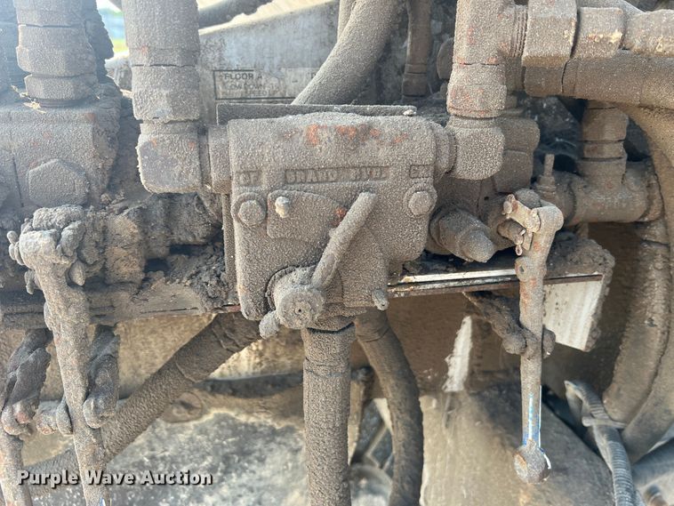 image for item MR9881 1997 International 4900  feed delivery truck