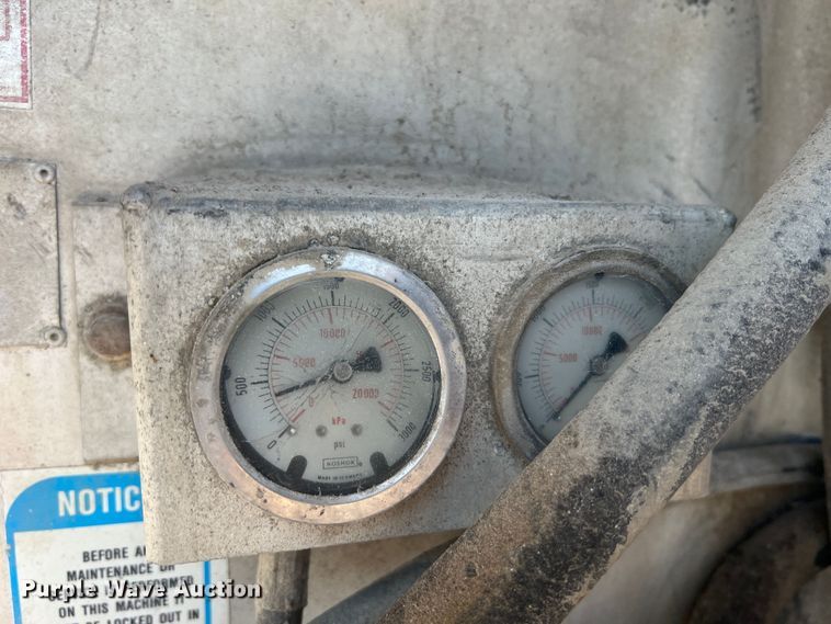 image for item MR9881 1997 International 4900  feed delivery truck