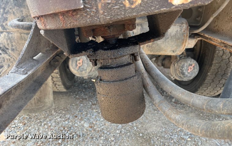 image for item MR9881 1997 International 4900  feed delivery truck