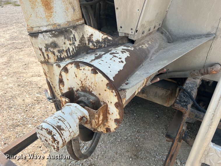 image for item MR9881 1997 International 4900  feed delivery truck