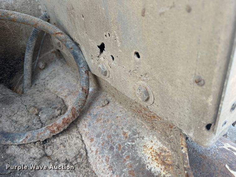 image for item MR9881 1997 International 4900  feed delivery truck