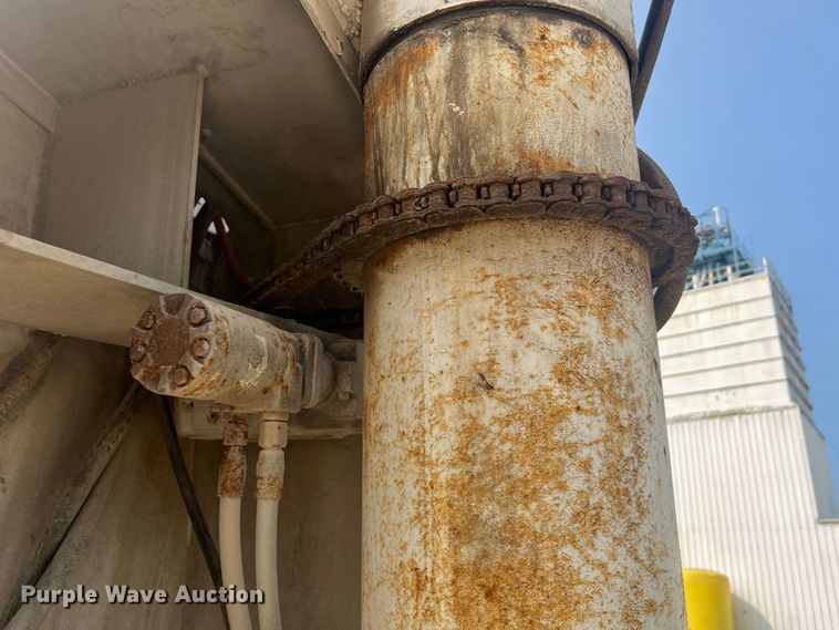 image for item MR9881 1997 International 4900  feed delivery truck