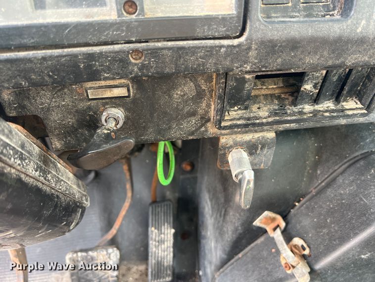 image for item MR9881 1997 International 4900  feed delivery truck